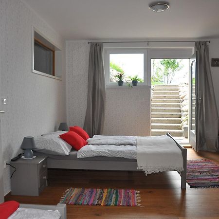Apartma Romana Spodnji Otok Exterior photo
